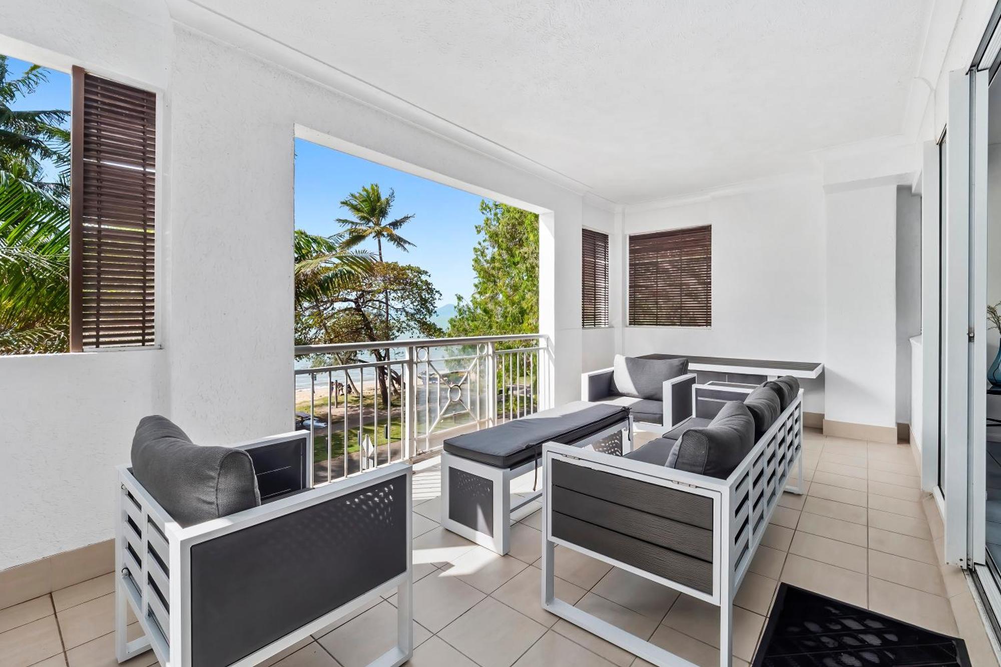Alassio Beachfront Apartments Palm Cove Chambre photo