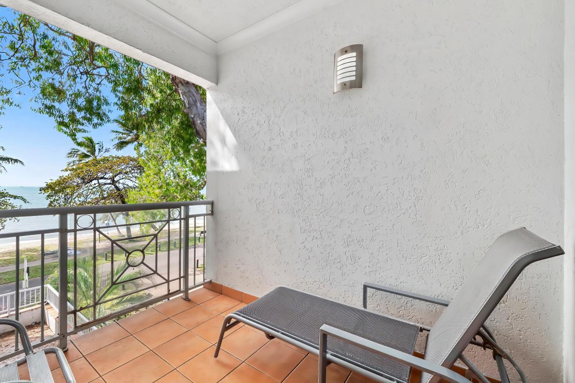 Alassio Beachfront Apartments Palm Cove Chambre photo